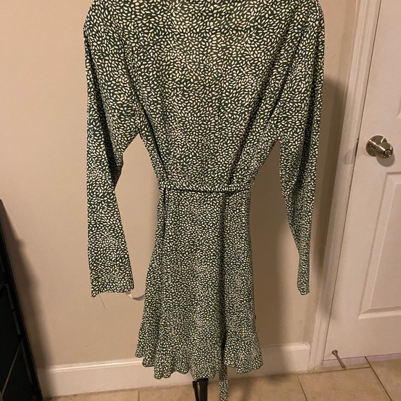 Green Sprinkle Print Ruffle Wrap Tea Dress - Picture 4 of 6